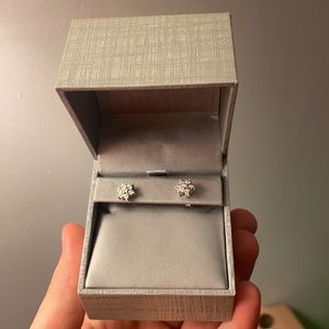 Peoples jewellers snowflake/flower studs